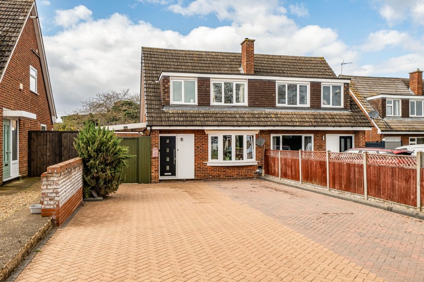 3 bedroom House for Sale Bury Road, Shefford, Bedfordshire