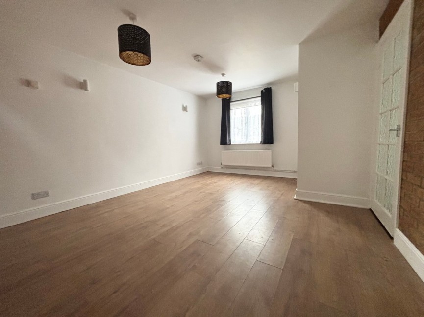 2 bedroom House for Letting High Street, Sandy, Bedfordshire