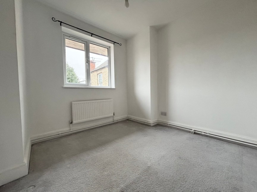 2 bedroom House for Letting High Street, Sandy, Bedfordshire