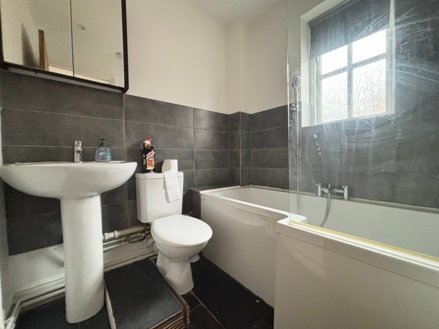 2 bedroom House for Letting High Street, Sandy, Bedfordshire