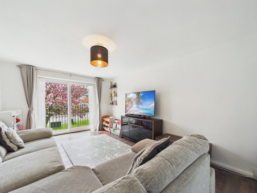 2 bedroom Flat for Sale Stevenage Road, Hitchin, Hertfordshire