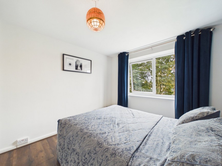 2 bedroom Flat for Sale Stevenage Road, Hitchin, Hertfordshire