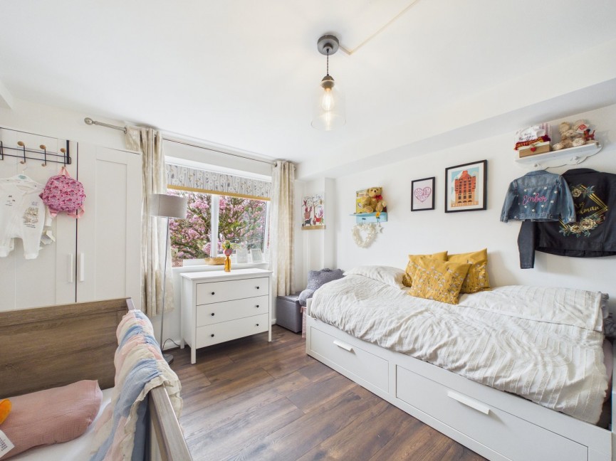 2 bedroom Flat for Sale Stevenage Road, Hitchin, Hertfordshire