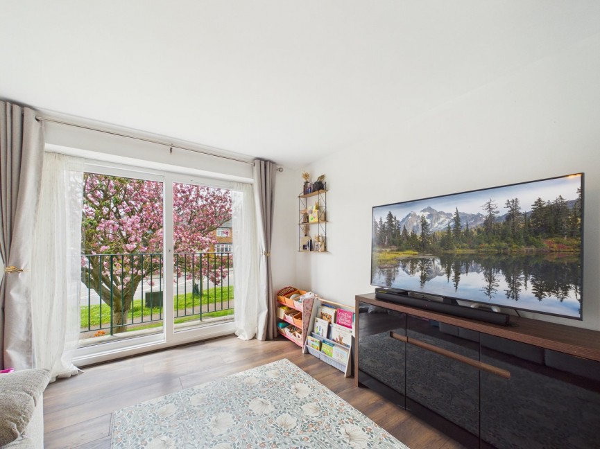 2 bedroom Flat for Sale Stevenage Road, Hitchin, Hertfordshire