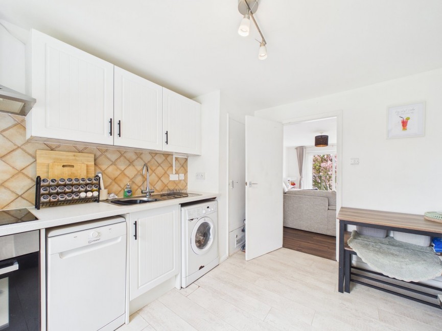 2 bedroom Flat for Sale Stevenage Road, Hitchin, Hertfordshire