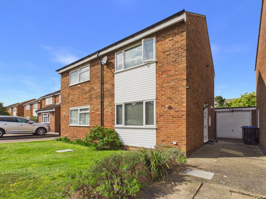 2 bedroom House for Sale Laxton Gardens, BALDOCK, Hertfordshire