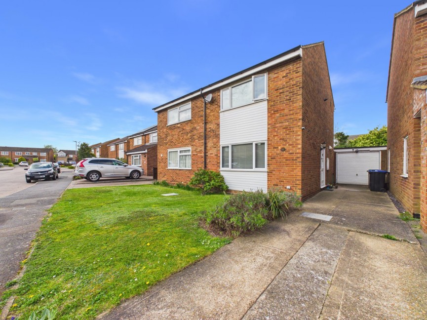 2 bedroom House for Sale Laxton Gardens, BALDOCK, Hertfordshire