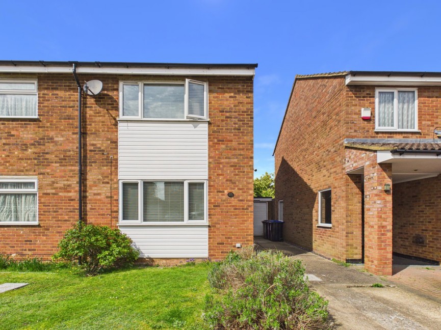 2 bedroom House for Sale Laxton Gardens, BALDOCK, Hertfordshire
