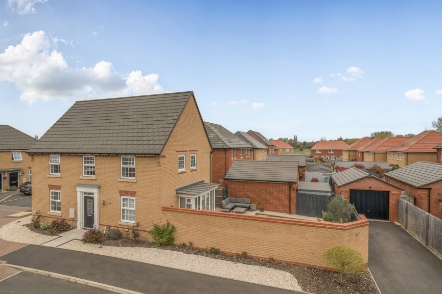 4 bedroom House for Sale Spruce Meadow, Stotfold, Bedfordshire