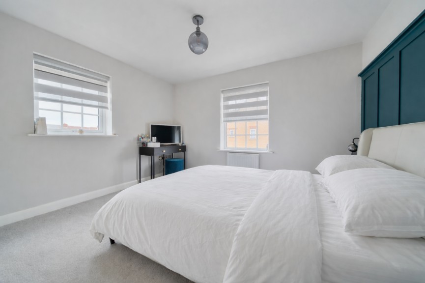 4 bedroom House for Sale Spruce Meadow, Stotfold, Bedfordshire