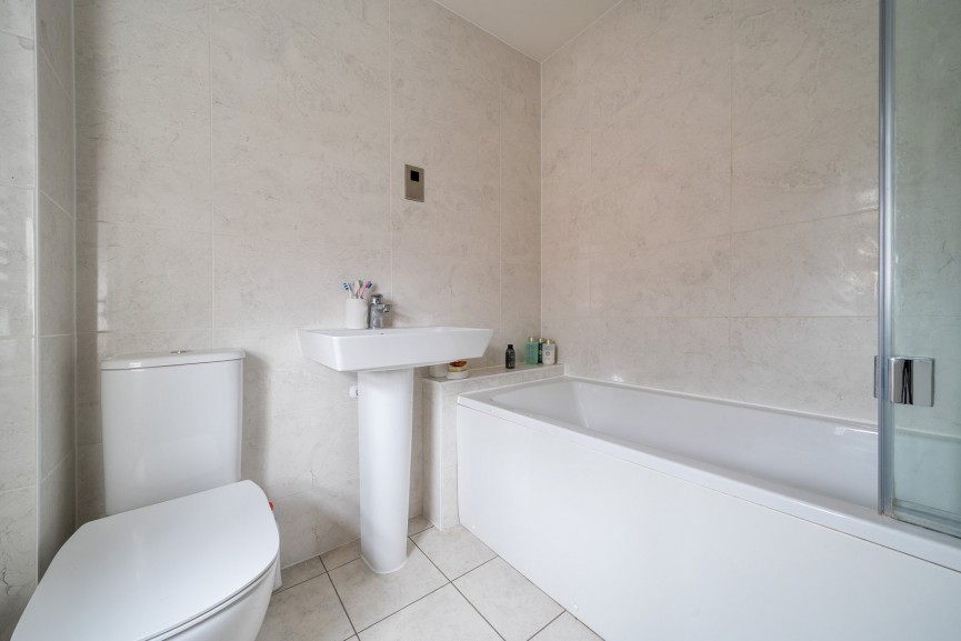 4 bedroom House for Sale Spruce Meadow, Stotfold, Bedfordshire