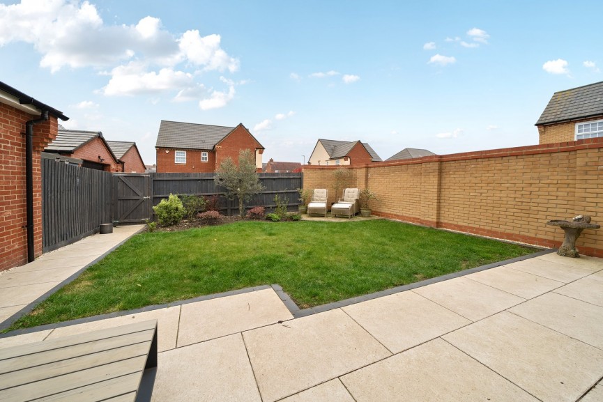 4 bedroom House for Sale Spruce Meadow, Stotfold, Bedfordshire