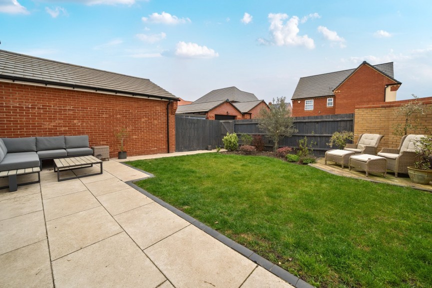 4 bedroom House for Sale Spruce Meadow, Stotfold, Bedfordshire