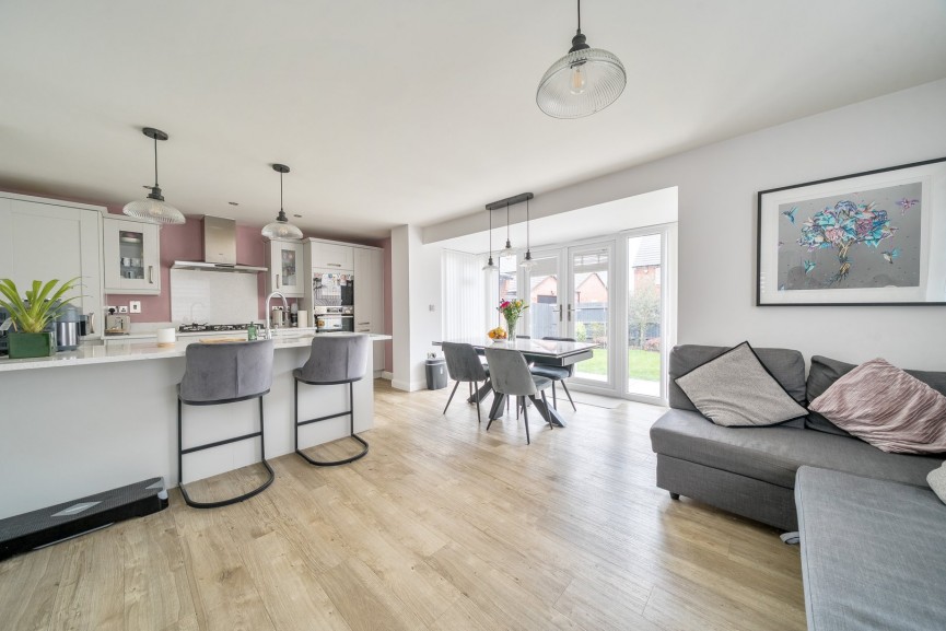 4 bedroom House for Sale Spruce Meadow, Stotfold, Bedfordshire