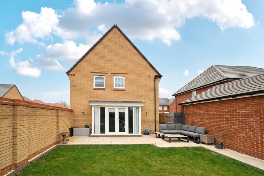 4 bedroom House for Sale Spruce Meadow, Stotfold, Bedfordshire