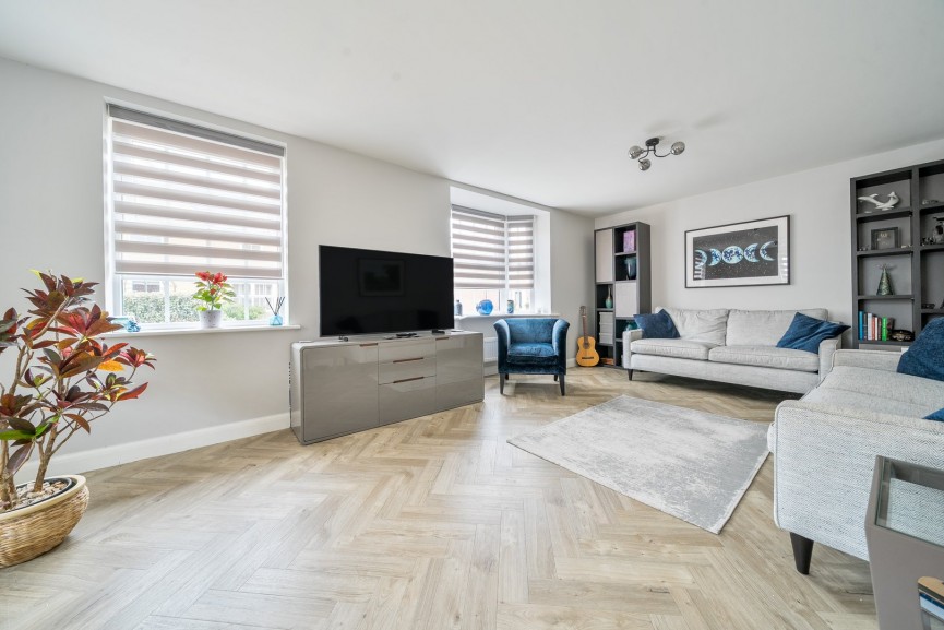 4 bedroom House for Sale Spruce Meadow, Stotfold, Bedfordshire