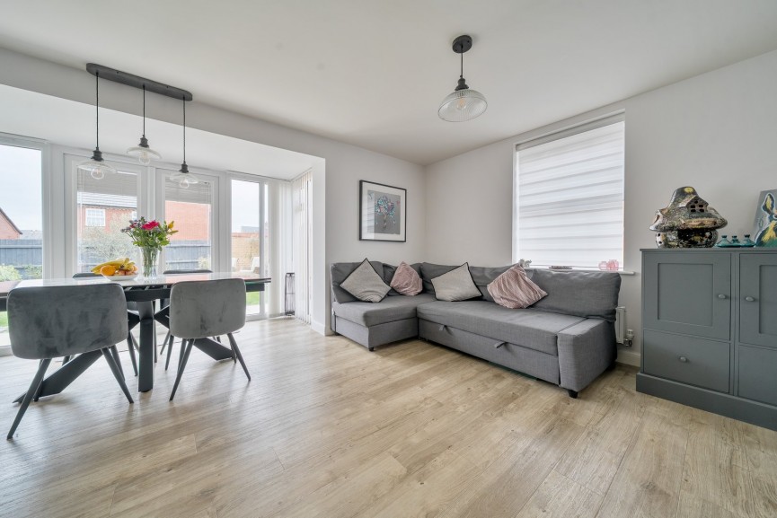 4 bedroom House for Sale Spruce Meadow, Stotfold, Bedfordshire