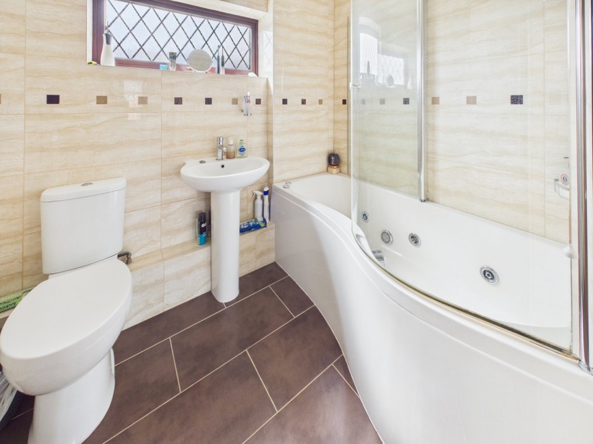 3 bedroom House for Sale High Street, Baldock, Hertfordshire