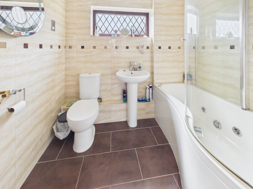 3 bedroom House for Sale High Street, Baldock, Hertfordshire