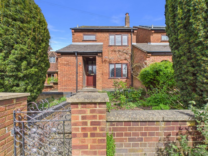 3 bedroom House for Sale High Street, Baldock, Hertfordshire