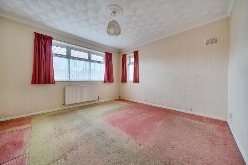 2 bedroom Bungalow for Sale Castles Close, Stotfold, Bedfordshire