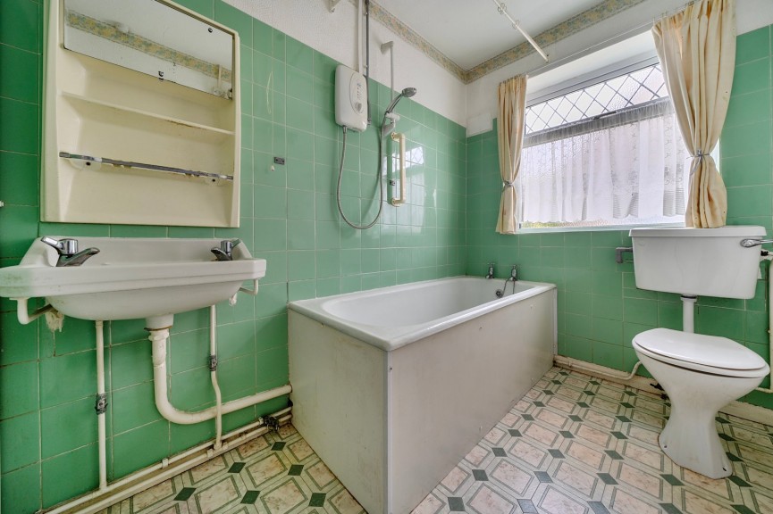 2 bedroom Bungalow for Sale Castles Close, Stotfold, Bedfordshire