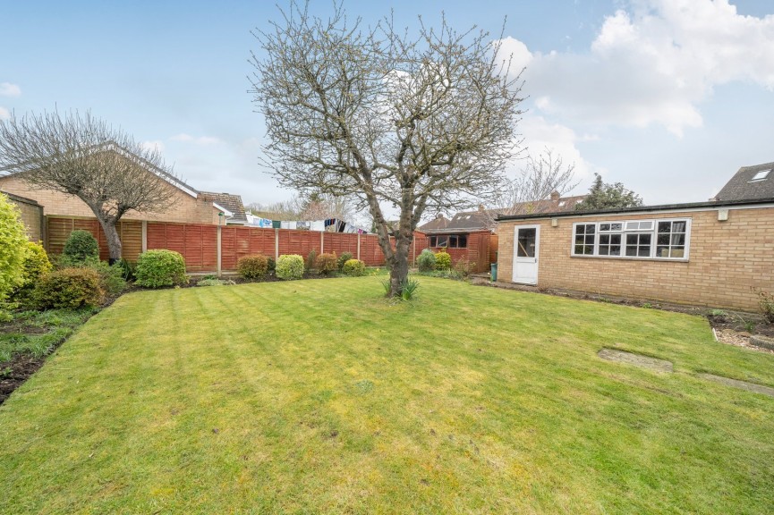 2 bedroom Bungalow for Sale Castles Close, Stotfold, Bedfordshire