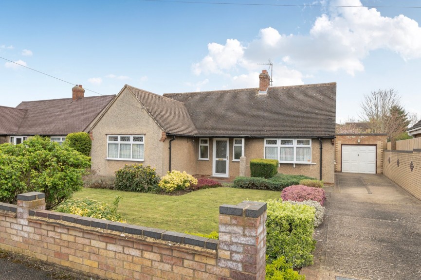 2 bedroom Bungalow for Sale Castles Close, Stotfold, Bedfordshire