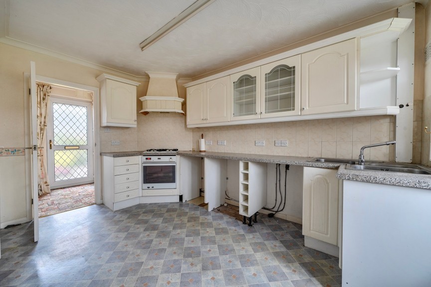 2 bedroom Bungalow for Sale Castles Close, Stotfold, Bedfordshire
