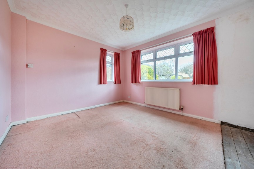 2 bedroom Bungalow for Sale Castles Close, Stotfold, Bedfordshire