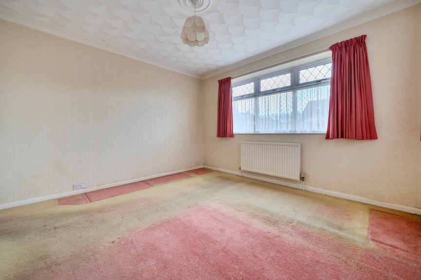 2 bedroom Bungalow for Sale Castles Close, Stotfold, Bedfordshire