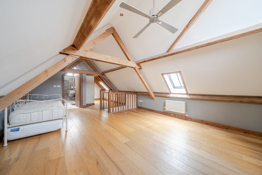 5 bedroom House for Sale Chestnut Farm, Henlow, Bedfordshire