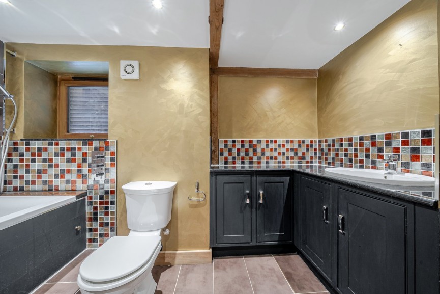 5 bedroom House for Sale Chestnut Farm, Henlow, Bedfordshire