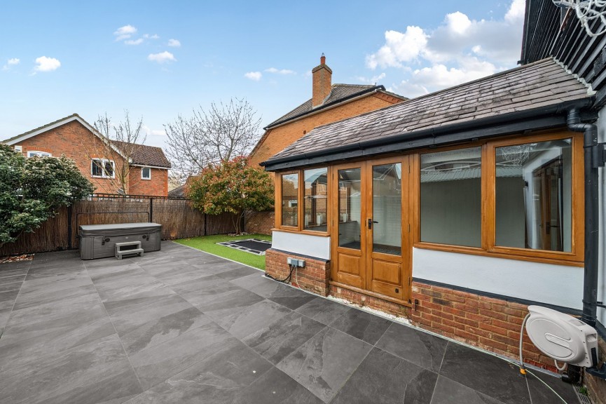 5 bedroom House for Sale Chestnut Farm, Henlow, Bedfordshire