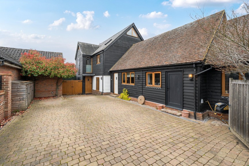 5 bedroom House for Sale Chestnut Farm, Henlow, Bedfordshire