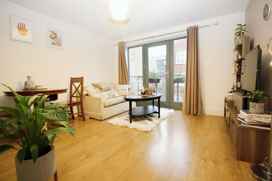2 bedroom Flat for Sale Coopers Yard, Hitchin, Hertfordshire