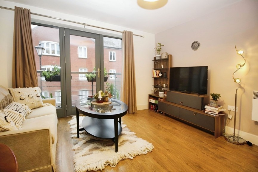 2 bedroom Flat for Sale Coopers Yard, Hitchin, Hertfordshire