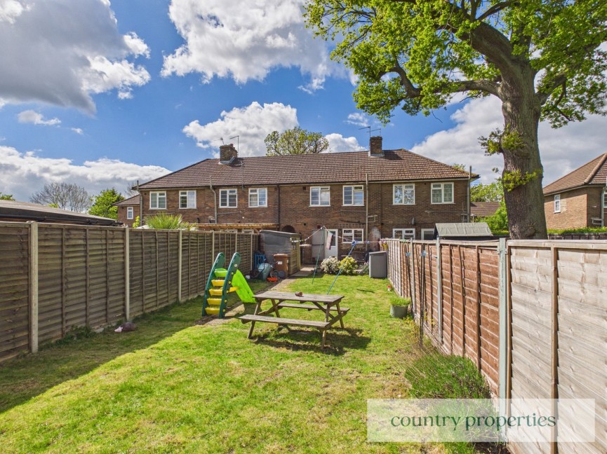 2 bedroom House for Sale Barnard Green, Welwyn Garden City, Hertfordshire