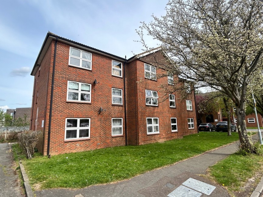 2 bedroom Flat for Letting Broadwater Crescent, Welwyn Garden City, Hertfordshire