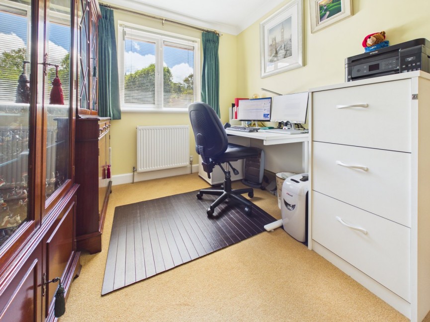 4 bedroom House for Sale Mallow Walk, Royston, Hertfordshire