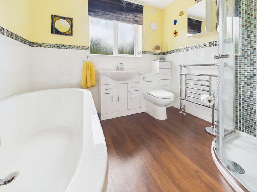 4 bedroom House for Sale Mallow Walk, Royston, Hertfordshire