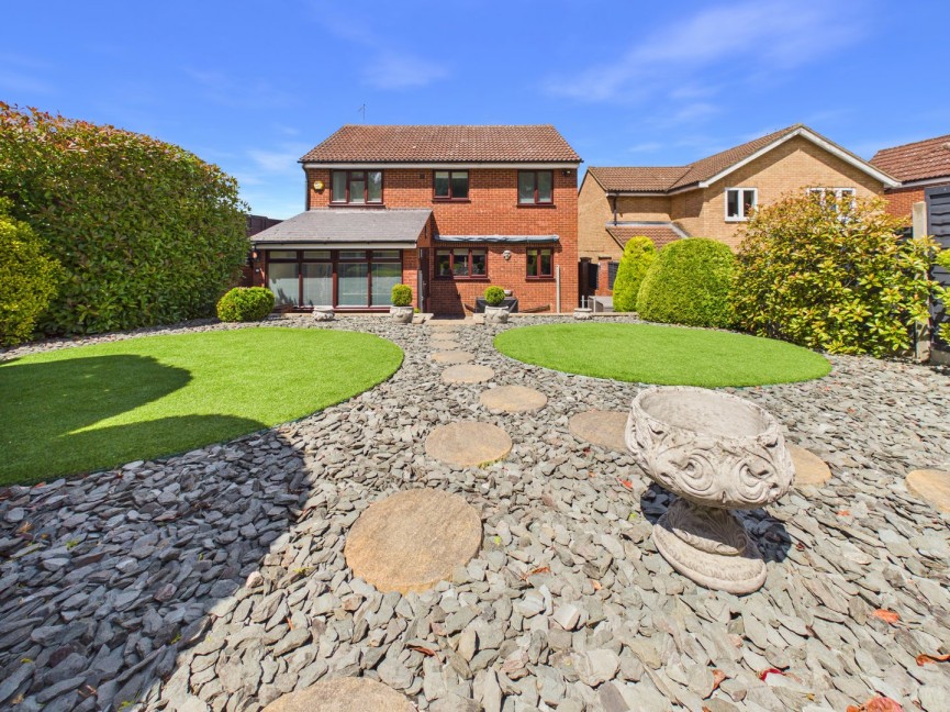 4 bedroom House for Sale Mallow Walk, Royston, Hertfordshire