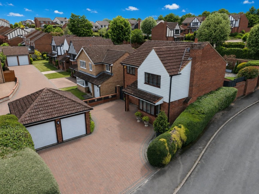 4 bedroom House for Sale Mallow Walk, Royston, Hertfordshire