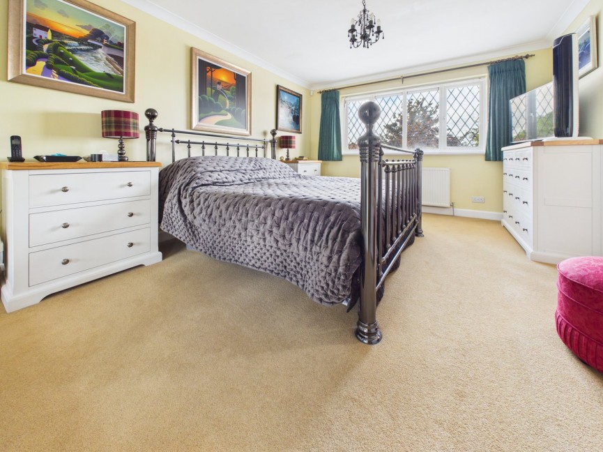4 bedroom House for Sale Mallow Walk, Royston, Hertfordshire