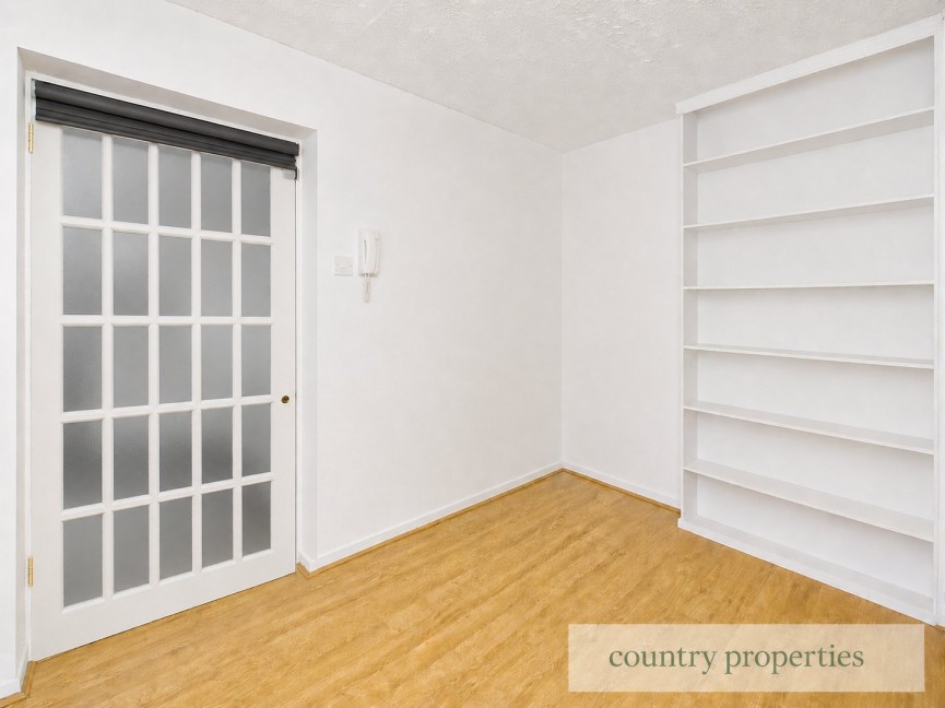 1 bedroom Flat for Sale Wellington Drive, Welwyn Garden City, Hertfordshire