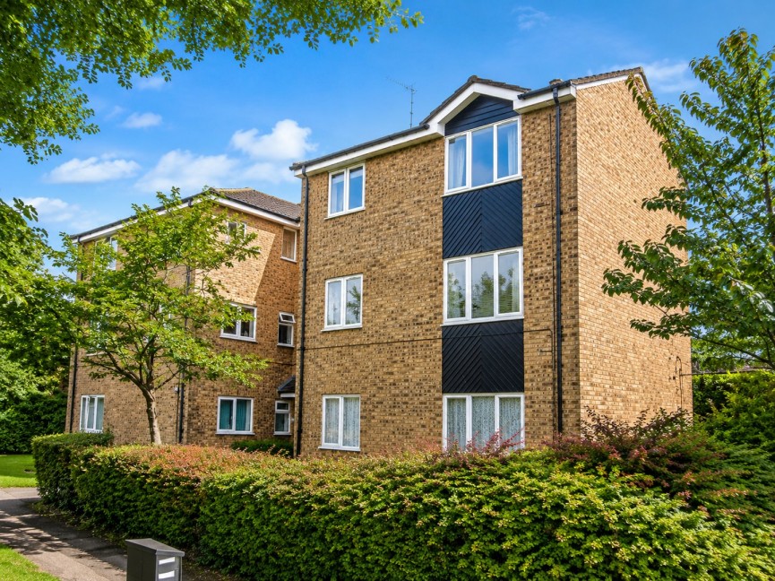 1 bedroom Flat for Sale Wellington Drive, Welwyn Garden City, Hertfordshire