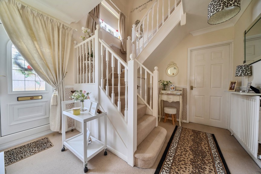 4 bedroom House for Sale Queen Elizabeth Close, Shefford, Bedfordshire