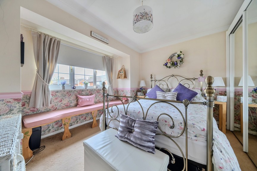 4 bedroom House for Sale Queen Elizabeth Close, Shefford, Bedfordshire