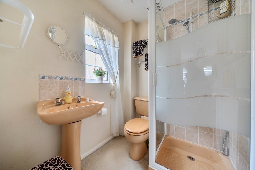 4 bedroom House for Sale Queen Elizabeth Close, Shefford, Bedfordshire