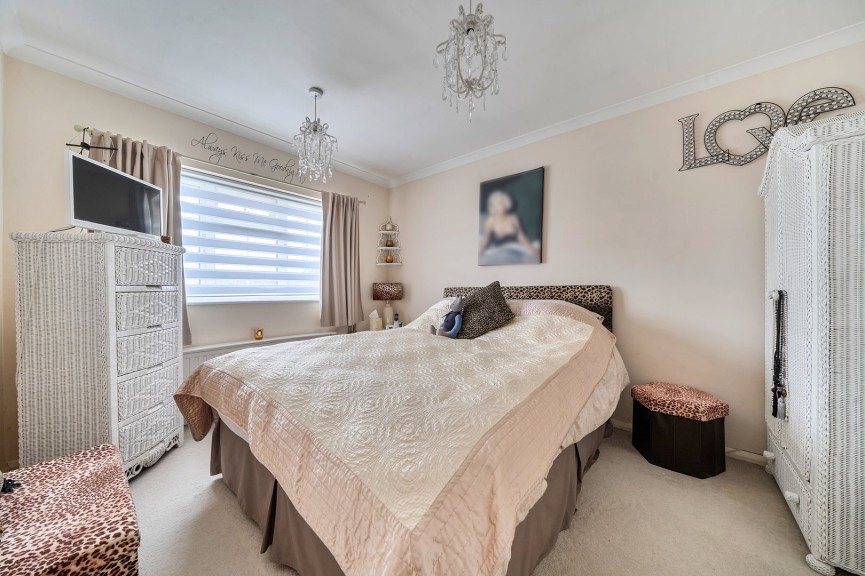 4 bedroom House for Sale Queen Elizabeth Close, Shefford, Bedfordshire